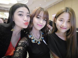 With these beautiful girls @sasyachi @pattdevdex at @agelezbihakuid "Discover The Most Beauty in You" event ♥
.
.
#clozetteid #clozette #beautyevent #beautybloggerid #potd #picoftheday #agelezbihaku