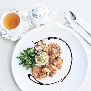 Happy lunch, happy tummy 😋...#clozetteid #instafood #foodporn #teatime #lunch #kulinerjakarta #whywhiteworks #potd #picoftheday