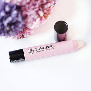 Son & Park Lip Crayon in Sugar Tint.
Very moisturizing on lips with soft pink color, perfect for everyday no makeup look. :) Get yours from @kbeautylover
♡♡♡
.
.
http://www.rinicesillia.com/2015/10/son-park-lip-crayon-and-air-tint-lip.html
.
.
.
#clozetteid #clozette #beautybloggerid #beautyblogger #makeupreview #lipcrayon #sonandpark #koreanmakeup #koreanbeauty #뷰티블로거 #vscocam #potd #rcendorse