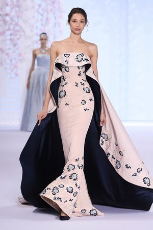 Love this dress from Ralph & Russo :D So flowy ^^