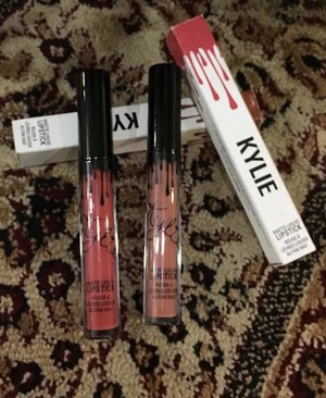 Kylie Matte Liquid Lipstick | Review & Swatches @kyliecosmetics on my BLOG 👇👇👇👇👇👇👇👇👇👇👇👇👇👇👇👇👇👇👇👇👇👇👇
http://www.savitrihutapea.com/2017/01/review-kylie-matte-liquid-lipstick.html?m=1
.
.
.
.
#savitrihutapeareview #beautyrevolution #savitrihutapeablog #beautiesquad #kyliejenner #kyliecosmetics #kyliematteliquidlipstick #kyliedolcek #kyliekristen #clozetteid #makeup #matteliquidlipstick #mommyblogger #beautyblogger #beautybloggerid #emakblogger #indobeautyblogger #beautygram #jakartabeautyblogger