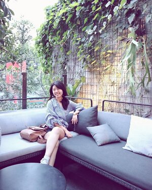 Come chill by the chill corner ✨
📷 : @meithaartha
.
.
Top by @macadamiahouse 
Backpack by @zaloraid