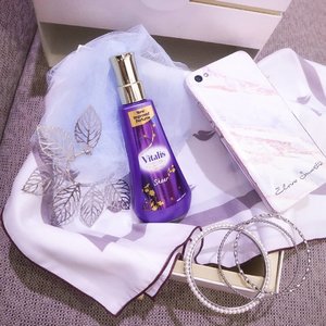 Accessories are probably my favorite items because they could make any outfit more fancy easily. Just like vitalis body scent glamour that definitely make you feel more glamour and confident in any occasion. In this vitalis glamour sheer, you could smell the woody aroma with relaxing fruity and floral scent, making your inner beauty shines with glamour glow. #MyGlamourThings #HTCIDxVitalisGlamour
