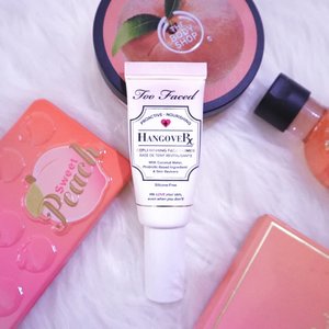 My current favorites item for makeup its this Hangover replenish face primer from @toofaced . Its makes my makeup more long lasting and my skin feels a lot better 😆😆✨Other than that it smell so good because it made with coconut water and its vegan and cruelty free. Love this product a lot 😍❤️❤️❤️