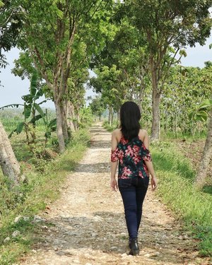 Walk with me , dear 🌱
.
.
Features @zaloraid top and @somethingborrowed_official Chelsea boots
.
.
.
.
.
.
#photogram #selfie #selca
#photograph #lookoftheday
#fashiongram #currentmood #currentlywearing #love #whatiwore #whatiworetoday #oufits #ootdshare #wiw #wiwt #instafashion #fashionista #instalook  #fashion #lookbook 
#fashionblogger #ootd  #everydaylook #style #blogger #fashions #clozette #clozetteid
