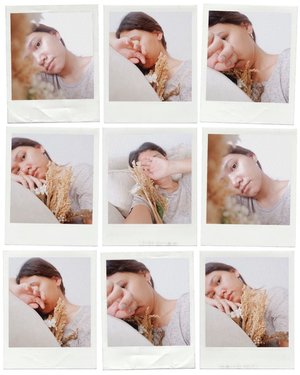 This is just my mood today___Also shoot today, wearing only home shirt, bare face and some flowers in the comfort of my couch.-Period make me like this ðŸ’¬ðŸ˜žðŸ˜´-#Stayathome#ClozetteID