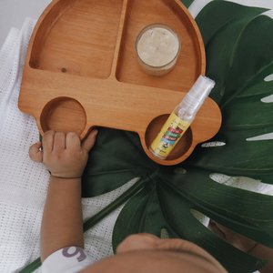 VCO or Virgin Coconut Oil is and always a must have for me even before I became a Mom. I make sure to have one in my drawers for a certain use in any days I need it. ⠀⠀⠀⠀⠀⠀⠀⠀⠀⠀⠀⠀Once I became a Mom, this VCO is a must thing to keep because you know how much advantages and useful this oil for baby right? Also, As I am one of those mothers with oils ‘jaman now’ 😂 So VCO is a pretty important things to have. Also, this spray VCO make my life easier! Thank you @mamak_oils to support our @bcaug17 birthday bash and give each one of our babies this VCO! #ONEderfulbirthdaybash #bcaug17 #augustroop #birthclub #birthclub2017......#babystuff #instadaily #babies #mommylife #clozetteid #vco #thatsdarling #flatlaystyle #flatlaytoday