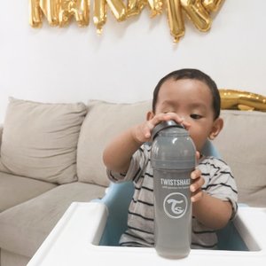 Nara loves this one of a kind baby bottle!
As the bottle is anti colic and the mixer net of the bottle also ensures that lumps disappear.

Use my code cellinikamil to get 20% off all pastels assortment, and the new limited pearl collection!

With the code you can save 60% on all neon!
Visit @twistshakebaby to shop with the link on their bio. 
Free shipping worldwide! Yuhuuu!
In collaboration with @twistshakebaby 💙
#twistshake #twistshakebaby #twistshakeambassador
.
.

#instadaily #livethelittlethings #abmhappylife #petitejoys #thatsdarling #darlingmovement #pursuepretty #thehappynow #theeverydayproject #flashesofdelight #lifestyleblogger #motherhood #mpasi #mommylife #mommylifestyle 
#lifestyleblog #clozetteid