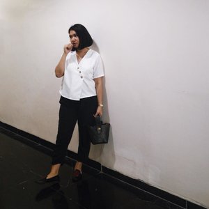 As simple as white buttoned shirt...
.
.
.
#ggrep #clozetteid #whatiweartoday #wiw #celliswearing