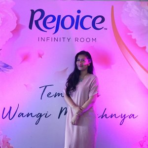 Attending Launching New Rejoice Perfume Shampoo , pertama kali di Indonesia 🌹💖.#RejoicePerfumeShampoo#RejoiceLook#RejoiceInfinityRoom @rejoice.id@beautynesiamember