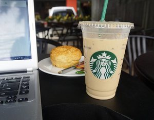 Always need coffee everytime looking for inspiration ☕ 🌈📝. .
.
.
.
#Starbucks #Coffee #CoffeeTime #Inspiration #ClozetteID #WorkOut