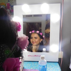 Thank you @gvd_props 😍😍😍.. Model makeup by @yolandamairetha 
Open booking jasa makeup base jakarta-bekasi.
Untuk Price List bisa DM aku yahh 😶.
-
#yossimakeup
#flowers #dream #princess #makeupbyme #nikon