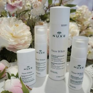 @nuxefrance launched a collection of white nuxe, containing products containing porcelain Rose, White Crocus, Stargazer Lily and antioxidant vitamin C which effectively fade stains or black vlek and can enlighten the skin from the inside.You can get this product in @sephoraidn .