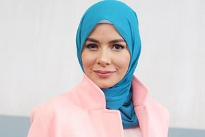 Pamer Outfit Tabrak Warna, Gaya Hijab Meisya Siregar Disorot 