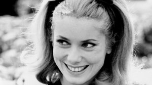 6 Iconic Women Who Understood the Power of a Statement-Making Hair Ribbon