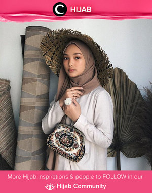 Clozette Ambassador @Imeldaaf start the week in her neutral color outfit. Simak inspirasi gaya Hijab dari para Clozetters hari ini di Hijab Community. Yuk, share juga gaya hijab andalan kamu.