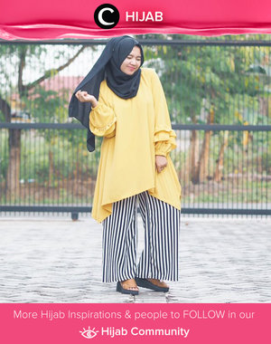  Yellow x stripes? She's wearing a tunic with ruffle sleeves. Simple and sweet. Simak inspirasi gaya Hijab dari para Clozetters hari ini di Hijab Community. Image shared by Clozette Ambassador: @mellarisya. Yuk, share juga gaya hijab andalan kamu