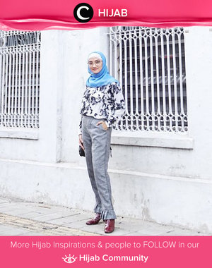 Cilozetter Hastari's casual style with pattern blouse, grey pants, maroon boots, and light blue scarf. Simak inspirasi gaya Hijab dari para Clozetters hari ini di Hijab Community. Image shared by Clozetter: @arihastari. Yuk, share juga gaya hijab andalan kamu