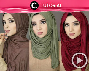 Hijiab dengan bahan jersey bisa menciptakan 3 gaya hijab yang stylish loh. Cek tutorialnya, di sini http://bit.ly/2wcp6QE. Video ini di-share kembali oleh Clozetter: @kamiliasari. Cek Tutorial Updates lainnya pada Tutorial Section.