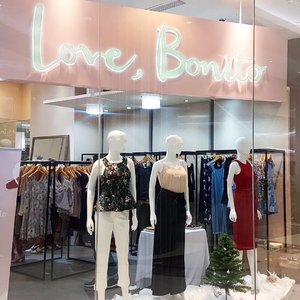 Setelah beberapa waktu lalu @lovebonitoid membuka Pop Up Store di Grand Indonesia dan Medan. Love, Bonito kini hadir di Lippo Mall Puri, Jakarta Barat.
Setiap minggunya Love, Bonito selalu meluncurkan koleksi terbaru yang tersebar di website maupun di Pop Up Store.
Yuk, kunjungi Pop Up Store Love, Bonito untuk mendapatkan koleksi-koleksi dari Love, Bonito.
.
#Clozetteid #SayaLB