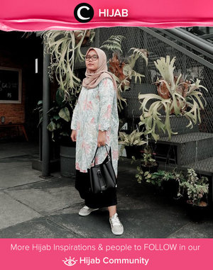 Sunday in oversized shirt and comfy sneakers, inspired by Clozetter @Sridevi_sdr. Simak inspirasi gaya Hijab dari para Clozetters hari ini di Hijab Community. Yuk, share juga gaya hijab andalan kamu.