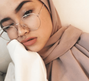 Tips Berhijab Bagi Pengguna Kacamata | Kerudung ZOYA – Lebih Pas Untuk Cantikmu | Hijab Muslimah, Hijab Tutorial Terbaru, Stylish Muslimah