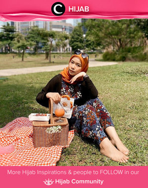 Clozette Ambassador @FAZKYAZALICKA starts the weekdays with her super playful picnic mood. Simak inspirasi gaya Hijab dari para Clozetters hari ini di Hijab Community. Yuk, share juga gaya hijab andalan kamu.