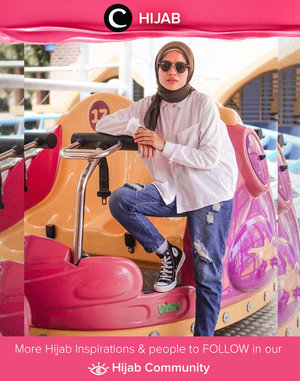 Shirt and jeans kinda day? Don't forget your favorite sneakers to complete your look! Image shared by Clozetter @cicidesri. Simak inspirasi gaya Hijab dari para Clozetters hari ini di Hijab Community. Yuk, share juga gaya hijab andalan kamu.