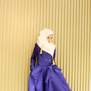 Koleksi khusus Hari Raya karya desainer @normahauri ini mengusung warna biru dengan potongan ala trench-coat. Suka dengan style hijab ini? Yuk, voting pilihanmu di http://bit.ly/NormaHauri. Dan kamu juga berkesempatan memenangkan shopping voucher dgn total nilai Rp 2juta dari @centralstoreid !
#ClozetteID #clozetteambassador #HijabInStyle #hijabstyle #hijabinstan #hijabfashion #hijabers #hijaboftheworld #hijaboftheday #hijaboutfit #hijabootd #hijab #instadaily #instago #instagood