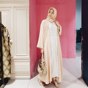 Spotted @SafarahAfifa look effortlessly gorgeous wrapped in one of Central Dept. Store Ramadhan Collection. Come to @CentralStoreID and steal her style! #centralramadhansoiree #centralgrandindonesia #lewisandcarolteatalks#ClozetteID