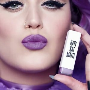 Ternyata Katy Perry bukan sekedar menjadi brand ambassador Covergirl Cosmetics aja, nih. Tapi juga berkolaborasi membuat lipstik Katy Kat Matte yang punya 11 warna untuk dieksplor.#ClozetteID