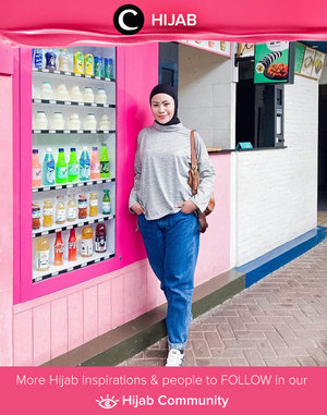 Casual t-shirt and jeans for today's look! Image shared by Clozetter @irenafaisal. Simak inspirasi gaya Hijab dari para Clozetters hari ini di Hijab Community. Yuk, share juga gaya hijab andalan kamu.