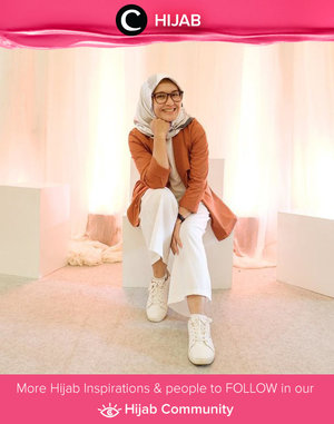 Warna terracotta yang tengah populer belakang ini cukup bold dan cocok dipadukan dengan warna apapun, termasuk putih. Simak inspirasi gaya Hijab dari para Clozetters hari ini di Hijab Community. Image shared by Clozetter @Ellynurul. Yuk, share juga gaya hijab andalan kamu.  