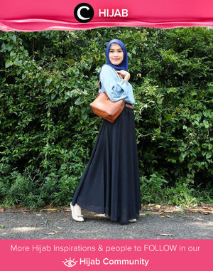 Flowy skirt + loose shirt memang paling nyaman dipakai sehari-hari. Terkesan rapi dan nggak berlebihan, gaya ini bisa menemanimu ketika on maupun off duty. Simak inspirasi gaya Hijab dari para Clozetters hari ini di Hijab Community. Image shared by Clozetter @misskarulina. Yuk, share juga gaya hijab andalan kamu. 