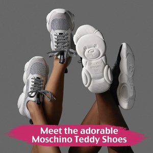 [Meet the adorable Moschino Teddy Shoes]
.
Hayoo, siapa yang tega memakai Teddy Shoes dari @moschino yang masuk ke dalam koleksi Spring/Summer 2019 ini?? Moschino Teddy Shoes dibandrol EUR 280-295.
.
📸 Moschino 
#ClozetteID