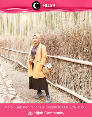 Clozetter @ernykurnia14 tampil fresh dengan sentuhan warna kuning pada long coat dan hijabnya. Simak inspirasi gaya Hijab dari para Clozetters hari ini di Hijab Community. Yuk, share juga gaya hijab andalan kamu.  