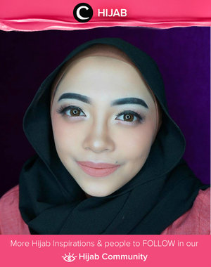 Trying the blush to put under the eyes. Simak inspirasi gaya Hijab dari para Clozetters hari ini di Hijab Community. Image shared by star Clozetter: @annisast. Yuk, share juga gaya hijab andalan kamu 