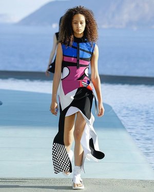 Today's highlght: Louis Vuitton Cruise 2017 play with alot color & cut.
#ClozetteID
Photo by luca tombolini taken from Vogue.com.