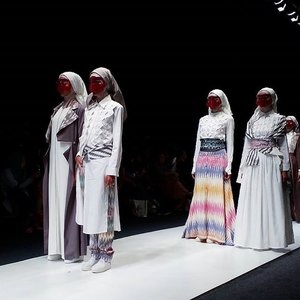 Dan koleksi brand hijab @karaindonesia mencerminkan The Mother Of Earth. Ketiga brand yang tampil di show Divine kali ini mempunyai 3 unsur yang sangat berbeda.

#ClozetteID #JakartaFashionWeek2016 #JakartaFashionWeek #JFW2016 #karaindonesia #divine