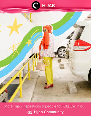 When in doubt, pick your happy colors. Image shared by Clozetter @rizunaswon. Simak inspirasi gaya Hijab dari para Clozetters hari ini di Hijab Community. Yuk, share juga gaya hijab andalan kamu.