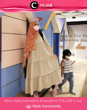 Weekend in loose drapery dress, anyone? Image shared by Clozetter @reyneraea. Simak inspirasi gaya Hijab dari para Clozetters hari ini di Hijab Community. Yuk, share juga gaya hijab andalan kamu.