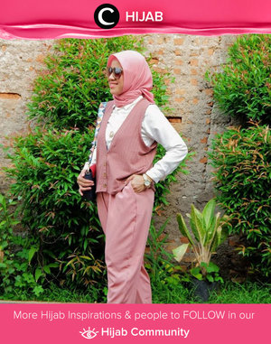 Clozetter @abellyka setia dengan kombinasi warna dusty pink dan putih untuk daily look-nya. Love this style! Simak inspirasi gaya Hijab dari para Clozetters hari ini di Hijab Community. Yuk, share juga gaya hijab andalan kamu.