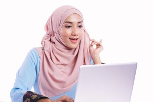 Rekomendasi Hijab Instan untuk Meeting Online Dadakan 