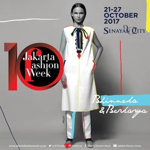 #JakartaFashionWeek memperingati penyelenggaraan yang ke sepuluh sepanjang 21-27 Oktober 2018 di @senayancity. Puluhan fashion show dan sharing session berlomba membagikan tren mode terbaru. Perayaan #JFW10yrs juga diramaikan dengan @fashionlinkgram #FASHIONLINKxBLCKVNUE dan #FashionlinkMarket, di mana pengunjung dapat langsung membeli koleksi-koleksi label-label desainer terpilih.

Untuk informasi lengkap, ikuti @jfwofficial!
.
#BhinnekaDanBerkarya
#RoadtoJFW2018
#MyJFWMoments 
#ClozetteID