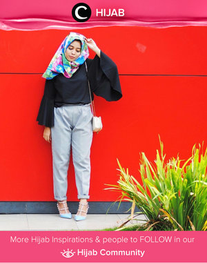 Perfect outfit: Flare sleeve top, plaid pants, and colorful hijab. Simak inspirasi gaya Hijab dari para Clozetters hari ini di Hijab Community. Image shared by Clozetter: @rizunaswon. Yuk, share juga gaya hijab andalan kamu 
