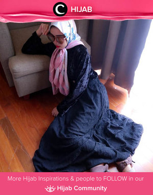 Holi-yay in vintage-inspired outfit, anyone? Image shared by Clozetter @phirlyv. Simak inspirasi gaya Hijab dari para Clozetters hari ini di Hijab Community. Yuk, share juga gaya hijab andalan kamu.