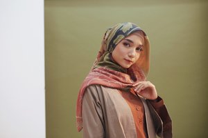 Tutorial Hijab Segi Empat Semi Formal