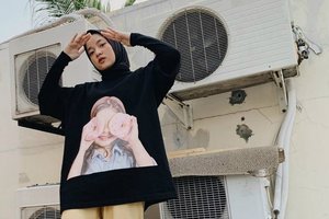Gaya Hijab Nissa Sabyan, Modis Pakai Baggy T-Shirt 