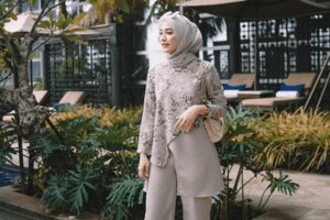 Dari Warna Monokrom sampai Batik, Ini Inspirasi Hijab untuk ke Kantor