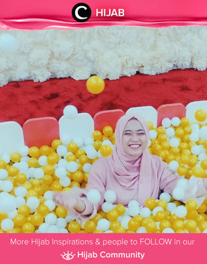 Sambut hari Senin dengan ceria, yuk! Seperti Clozetter @nrlfjrbrrh yang tersenyum lebar ketika mengunjungi salah satu tempat wisata selfie di Jakarta ini. Simak inspirasi gaya Hijab dari para Clozetters hari ini di Hijab Community. Yuk, share juga gaya hijab andalan kamu.  